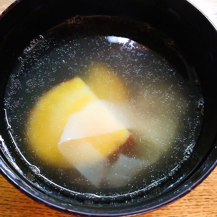 薩摩芋と餃子の皮の中華スープ